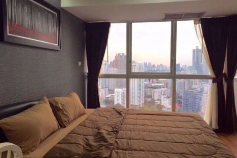 Condominio de 2 dormitorios en Khlong Toei, Bangkok, Tailandia № 77231 - foto 6