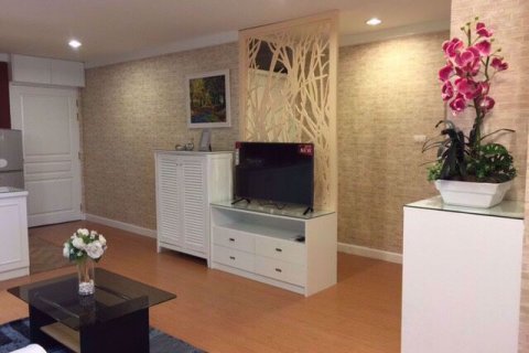 Condominio de 2 dormitorios en Khlong Toei, Bangkok, Tailandia № 77231 - foto 4
