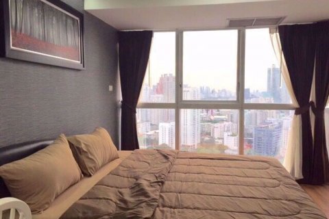 Condominio de 2 dormitorios en Khlong Toei, Bangkok, Tailandia № 77231 - foto 5