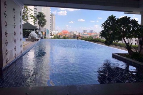 Ático de 3 dormitorios en Khlong San, Bangkok, Tailandia № 77233 - foto 13