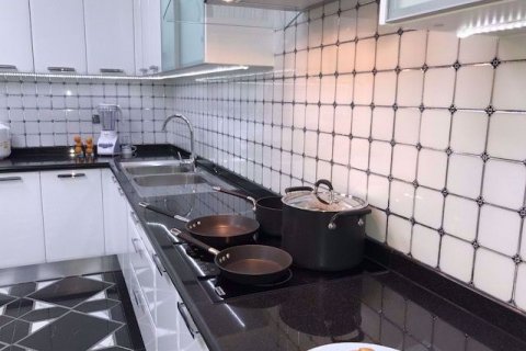 Ático de 3 dormitorios en Khlong San, Bangkok, Tailandia № 77233 - foto 4