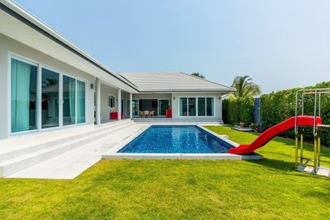 Maison à Hua Hin, Thaïlande 7 chambres № 125347