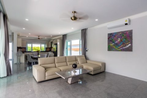 Casa de 7 dormitorios en Hua Hin, Tailandia № 125347 - foto 8