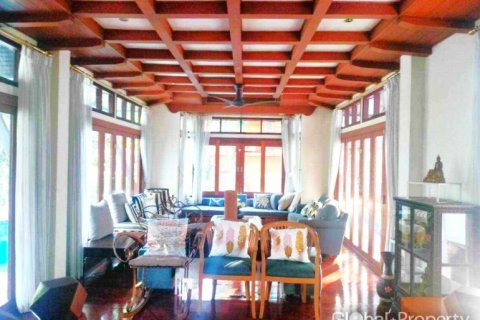 Casa de 4 dormitorios en Pattaya, Tailandia № 132339 - foto 6