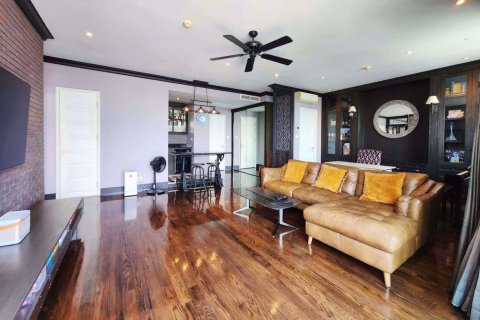 Condo in Bangkok, Thailand, 2 bedrooms in Aguston Sukhumvit 22  № 111175