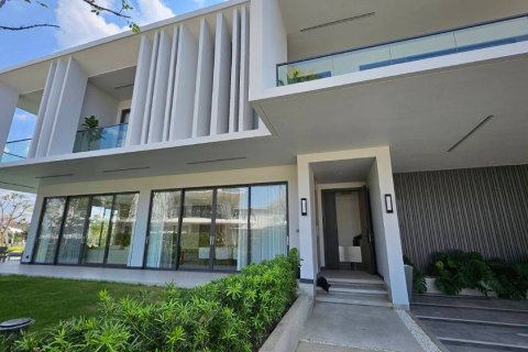 Villa in Gloria villas, Pattaya, Thailand 4 bedrooms № 84998