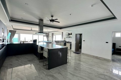Condominio de 3 dormitorios en Pattaya, Tailandia № 125717 - foto 2