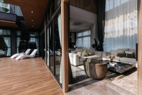 Chalet de 6 dormitorios en Pattaya, Tailandia № 124707 - foto 6