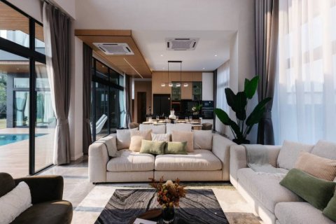 Villa in Pattaya, Thailand 6 bedrooms № 124707