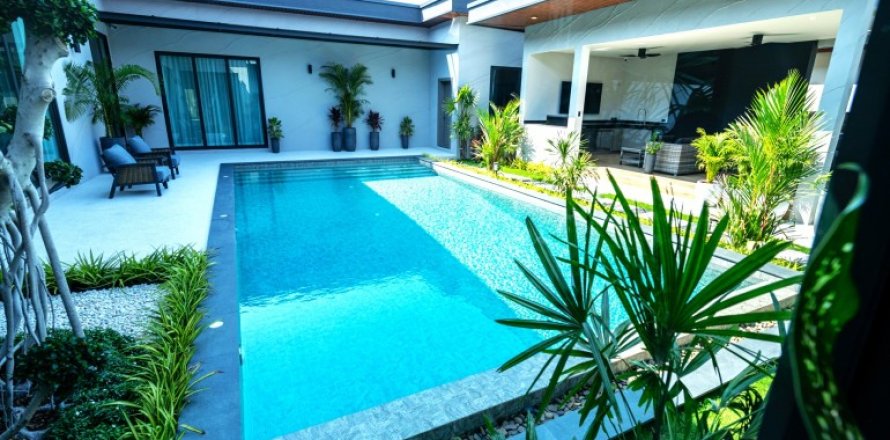 Casa de 4 dormitorios en Pattaya, Tailandia № 120581