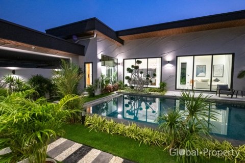 Casa de 4 dormitorios en Pattaya, Tailandia № 120581 - foto 29
