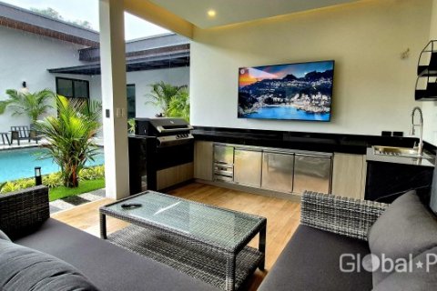 Casa de 4 dormitorios en Pattaya, Tailandia № 120581 - foto 8