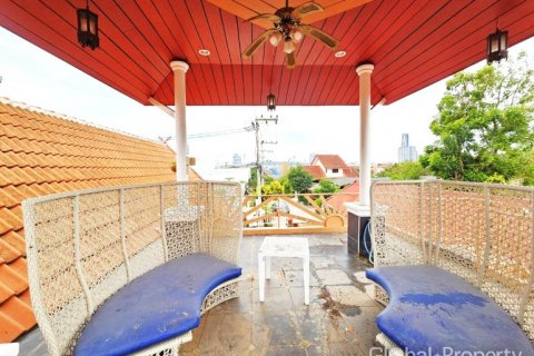 Casa de 3 dormitorios en Pattaya, Tailandia № 120579 - foto 15