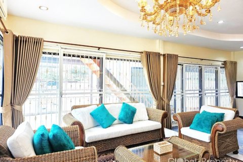Casa de 3 dormitorios en Pattaya, Tailandia № 120579 - foto 3