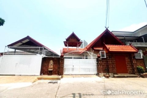 Casa de 3 dormitorios en Pattaya, Tailandia № 120579 - foto 19