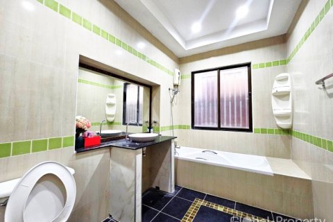 Casa de 3 dormitorios en Pattaya, Tailandia № 120579 - foto 10