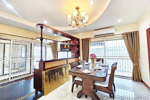 Casa de 3 dormitorios en Pattaya, Tailandia № 120579 - foto 6
