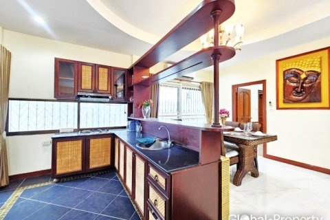 Casa de 3 dormitorios en Pattaya, Tailandia № 120579 - foto 14