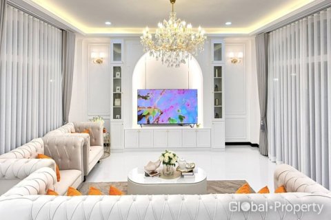 Casa de 4 dormitorios en Pattaya, Tailandia № 120580 - foto 6