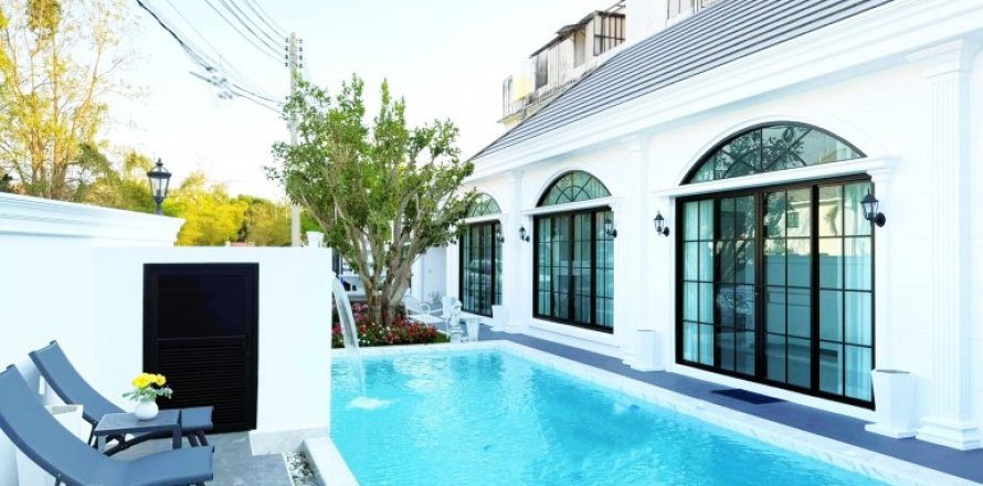Casa de 4 dormitorios en Pattaya, Tailandia № 120580