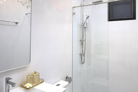 Casa de 4 dormitorios en Pattaya, Tailandia № 120580 - foto 19