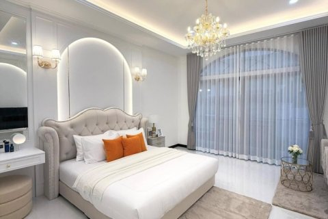 Casa de 4 dormitorios en Pattaya, Tailandia № 120580 - foto 14