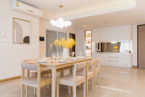 Condominio de 3 dormitorios en Bangkok, Tailandia № 132893 - foto 9
