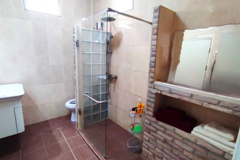 Casa de 4 dormitorios en Pattaya, Tailandia № 81347 - foto 22