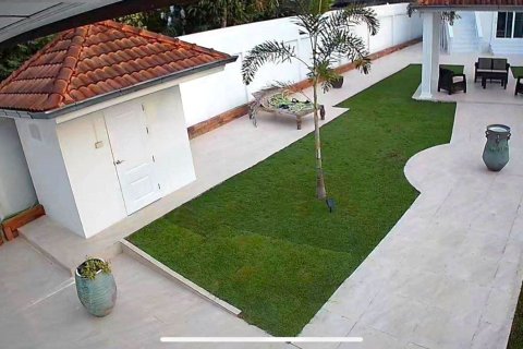Casa de 4 dormitorios en Pattaya, Tailandia № 81347 - foto 9
