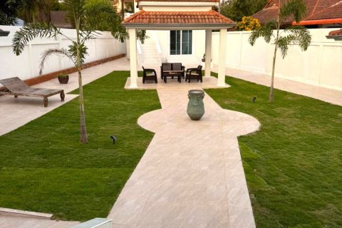 Casa de 4 dormitorios en Pattaya, Tailandia № 81347 - foto 7
