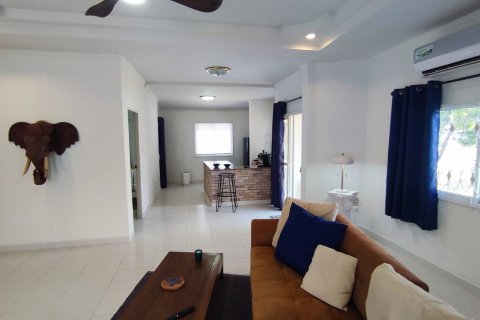 Casa de 4 dormitorios en Pattaya, Tailandia № 81347 - foto 12