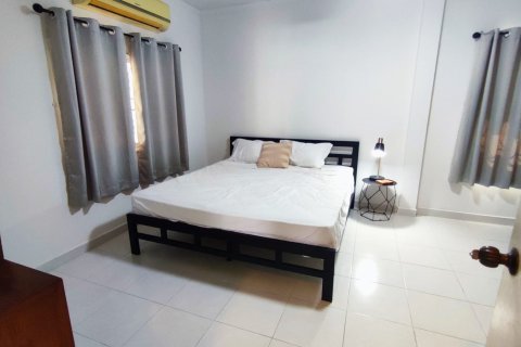 Casa de 4 dormitorios en Pattaya, Tailandia № 81347 - foto 23