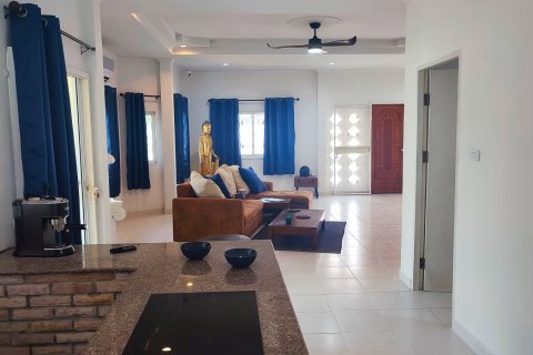 Casa de 4 dormitorios en Pattaya, Tailandia № 81347 - foto 11
