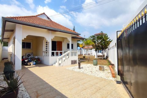 Casa de 4 dormitorios en Pattaya, Tailandia № 81347 - foto 2