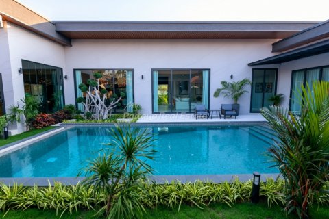 Casa de 4 dormitorios en Bang Lamung, Tailandia № 123468 - foto 2