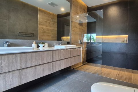Casa de 4 dormitorios en Bang Lamung, Tailandia № 123468 - foto 15