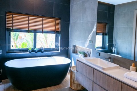Casa de 4 dormitorios en Bang Lamung, Tailandia № 123468 - foto 18