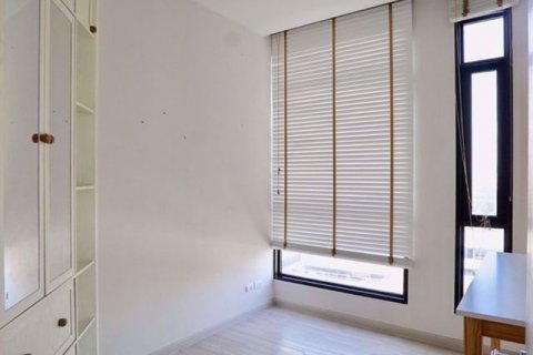 Condominio de 2 dormitorios en Huai Khwang, Bangkok, Tailandia № 77125 - foto 8