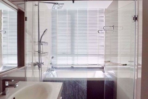 Condominio de 2 dormitorios en Huai Khwang, Bangkok, Tailandia № 77125 - foto 10