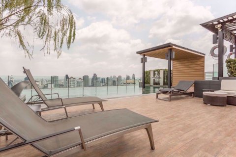 Condominio de 2 dormitorios en Watthana, Bangkok, Tailandia № 77107 - foto 16