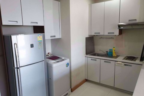 Condominio de 2 dormitorios en Khlong Toei, Bangkok, Tailandia № 77123 - foto 4
