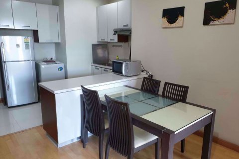 Condominio de 2 dormitorios en Khlong Toei, Bangkok, Tailandia № 77123 - foto 3