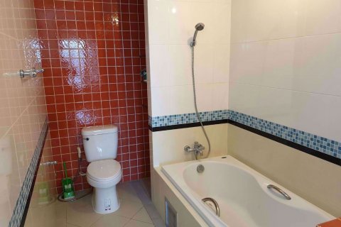 Condominio de 2 dormitorios en Khlong Toei, Bangkok, Tailandia № 77123 - foto 6
