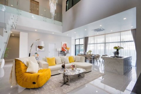Chalet de 4 dormitorios en Pattaya, Tailandia № 125929