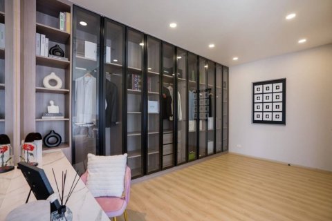 Chalet de 4 dormitorios en Pattaya, Tailandia № 125929 - foto 4