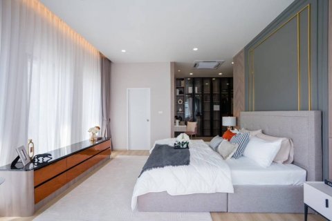 Chalet de 4 dormitorios en Pattaya, Tailandia № 125929 - foto 7