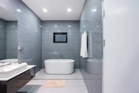 Chalet de 4 dormitorios en Pattaya, Tailandia № 125929 - foto 8