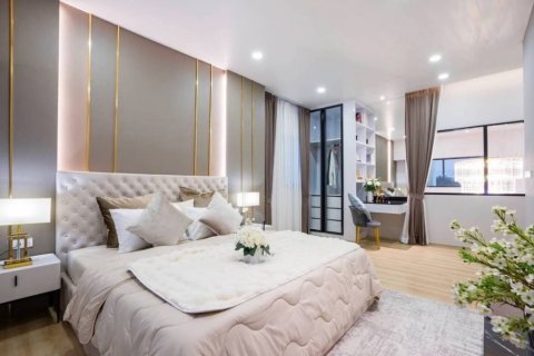 Chalet de 4 dormitorios en Pattaya, Tailandia № 125929 - foto 6