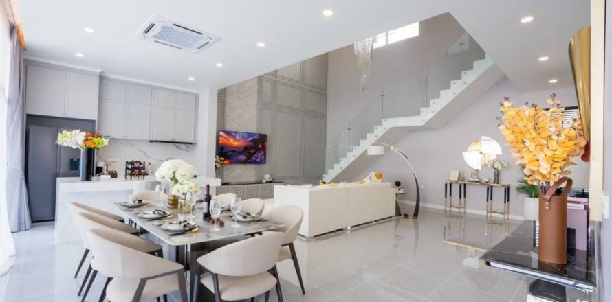 Chalet de 4 dormitorios en Pattaya, Tailandia № 125930