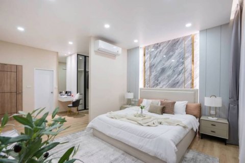 Chalet de 4 dormitorios en Pattaya, Tailandia № 125930 - foto 6